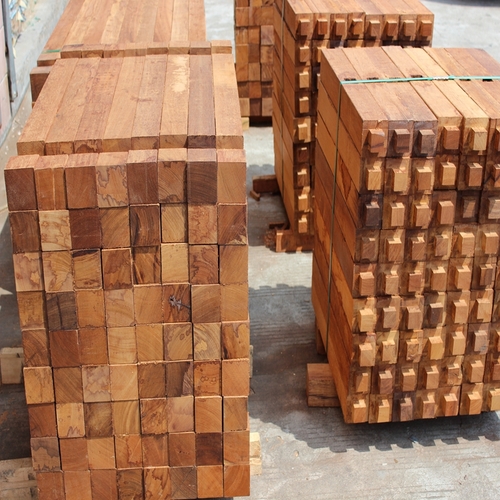 新疆菠萝格适合用于户外工程木方建设吗？